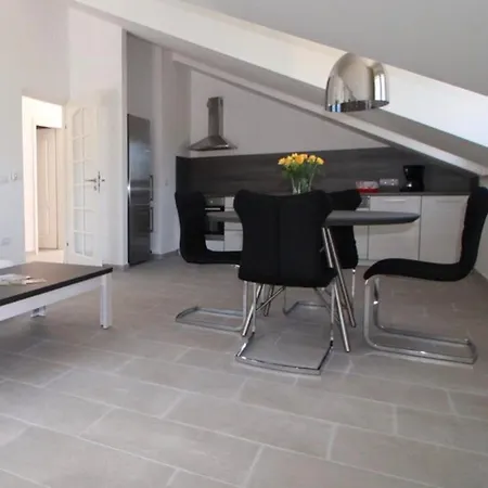 Luce Del Sole Apartment Mirce